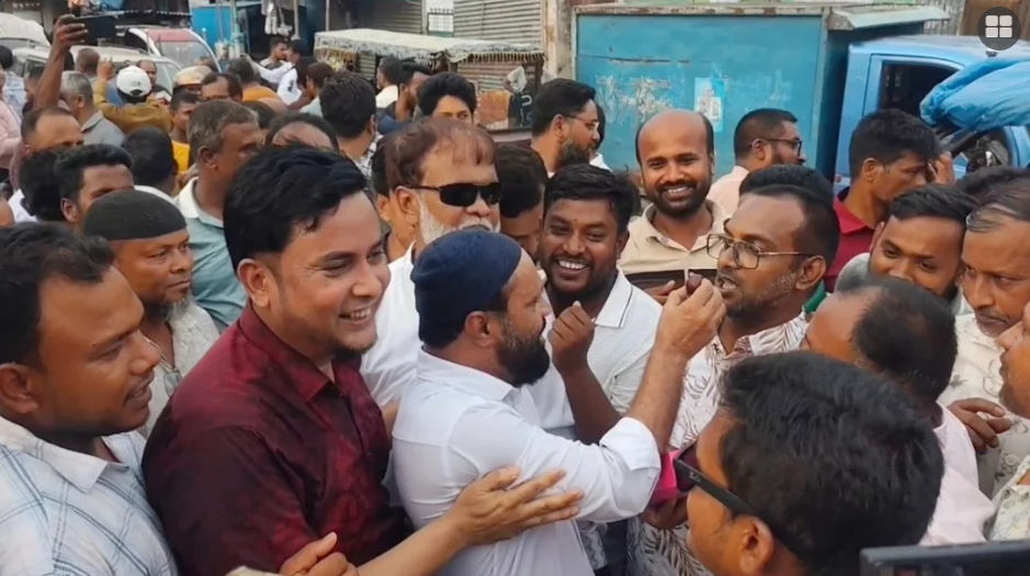 মির্জা ফখরুল রাষ্ট্রপতি নির্বাচিত হওয়ায় ঠাকুরগাঁওয়ে মিষ্টি বিতরণ