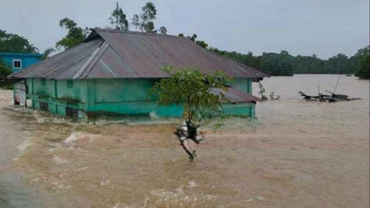 দ্রুত বাড়ছে মনু নদীর পানি ২৪ ঘণ্টায় বন্যা আতঙ্কে মৌলভীবাজার ও হবিগঞ্জবাসী 