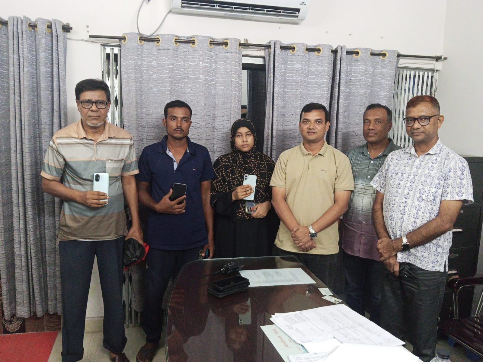 গাইবান্ধায় ৭ লাখ টাকার প্রকল্পে পুকুরচুরি: চার মাসেই নদীতে বিলীন জেলা পরিষদের কাঠের সেতু, প্রকৌশলীর বিরুদ্ধে ঘুষের অভিযোগ