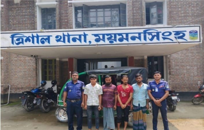 ত্রিশালে চোরাই অটো ইজিবাইক উদ্ধার, গ্রেপ্তার ৪ 