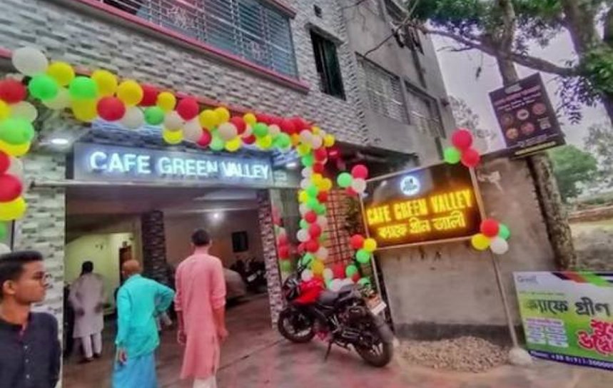### রংপুরে ক্যাফে গ্রীন ভ্যালিতে ডিবির অভিযান, আটক ৪ তরুণ-তরুণী