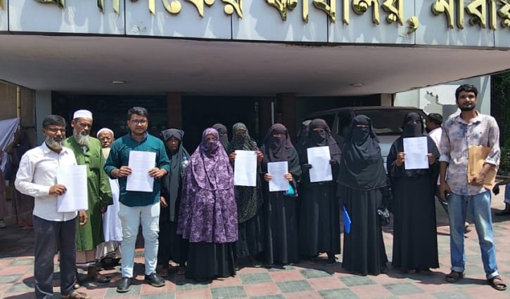 গ্রামের সরকারী সড়ক রক্ষায় প্রতিবাদ করায় গ্রামবাসীর নামে মিথ্যা মামলা দিয়ে হয়রানির অভিযোগ 