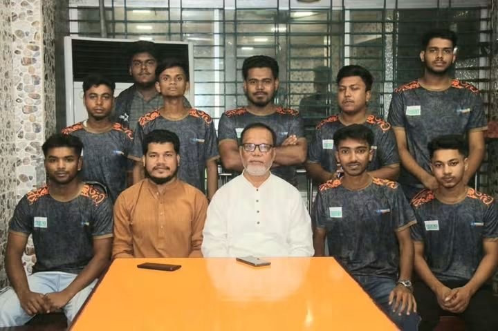 বিশ্বকাপ উপলক্ষে অনলাইন কুইজ উসামা টিভির আয়োজনে ক্রীড়াপ্রেমীদের মাঝে পুরস্কার বিতরণ
