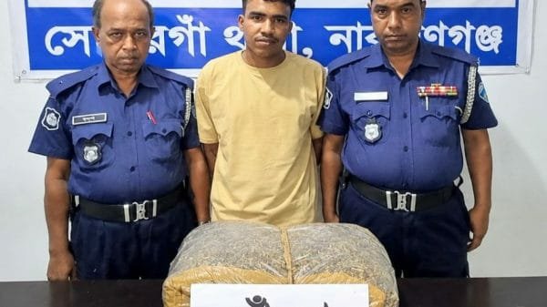 সোনারগাঁও ৫ কেজি গাঁজা সহ  যুবক গ্রেফতার