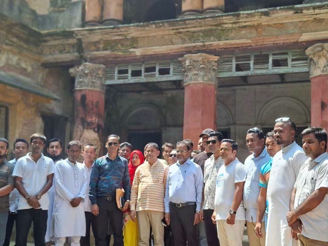 বলিহার রাজবাড়ী পরিদর্শনে ভারতীয় সহকারী হাইকমিশনার ও ডা. ইকরামুল বারী টিপু: