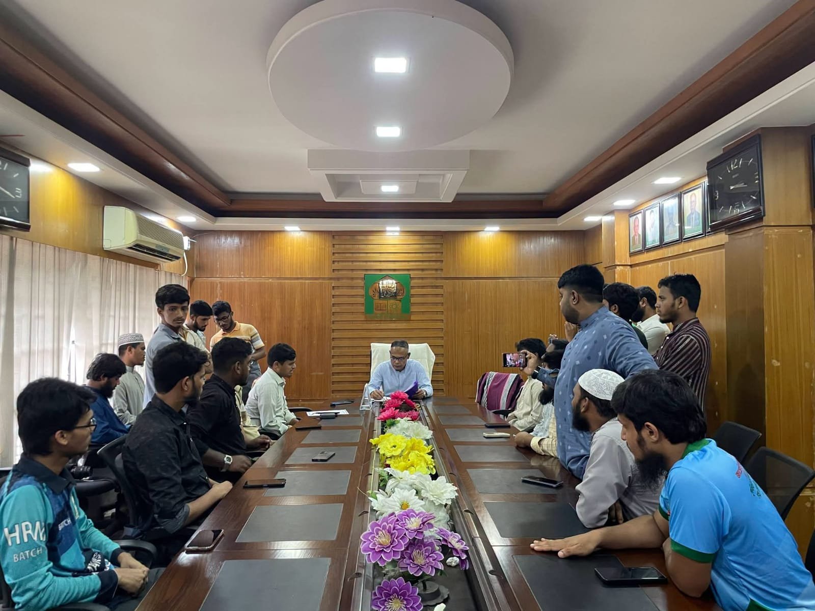 নয় দফা দাবিতে উপাচার্য বরাবর ইবি শিবিরের স্মারকলিপি প্রদান 