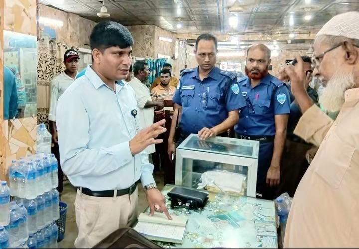 সদর হাসপাতাল সড়কে ভোক্তা অধিকার অভিযানে তিন প্রতিষ্ঠানকে ১৮ হাজার টাকা জরিমানা