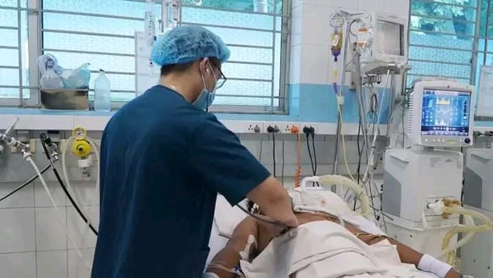 খুলনায় সোহাগ পরিবহনের ধাক্কায় বাবা-ছেলের মৃত্যু, আইসিইউতে আরেকজন
