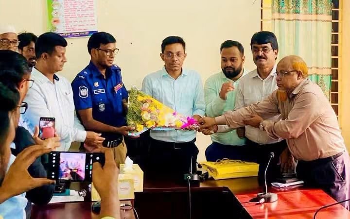 প্রমোশনজনিত বদলিতে সেনবাগ পৌর প্রশাসক রেদওয়ান ইসলামের আবেগঘন বিদায়