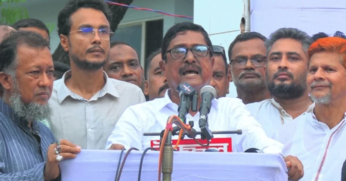 ‘সামনে একটি সাপ ও একটি জামায়াত এলে আগে জামায়াত সম্পর্কে সাবধান হতে হবে’