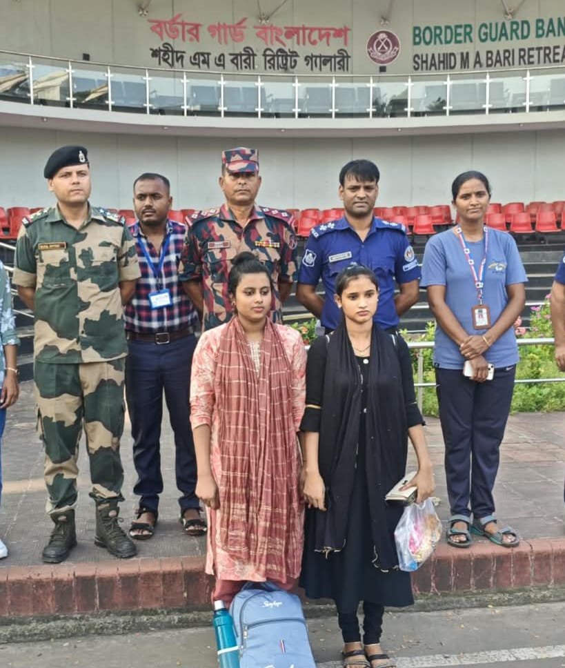 আন্তর্জাতিক চেকপোস্ট বেনাপোল দিয়ে ভারত থেকে ট্রাভেল পারমিটের মাধ্যমে দেশে ফিরলেন দুই নারী