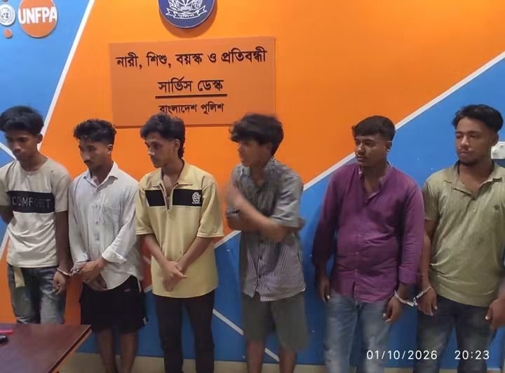 জমি বিরোধে ছোট ভাইয়ের বসতঘরে হামলা-ভাঙচুর, গ্রামবাসীর হাতে আটক ৫
