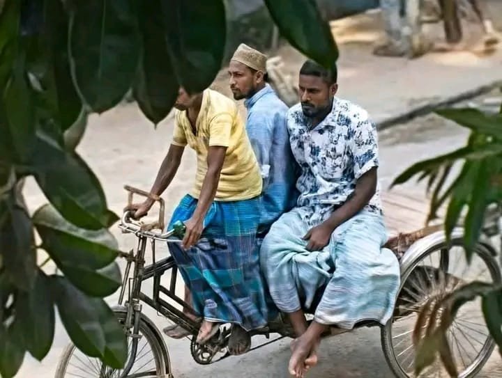 দিঘলিয়ায় পিবিসিপি নেতাকে গুলি করে হত্যা, ভ্যানে থাকা দুই যুবককে ঘিরে সন্দেহ