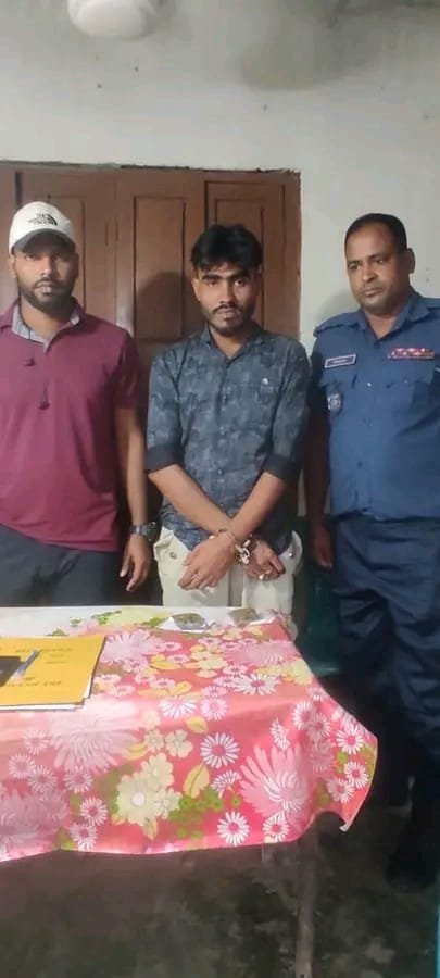 ডুমুরিয়ায় ৪৫ গ্রাম গাঁজাসহ একজন গ্রেফতার