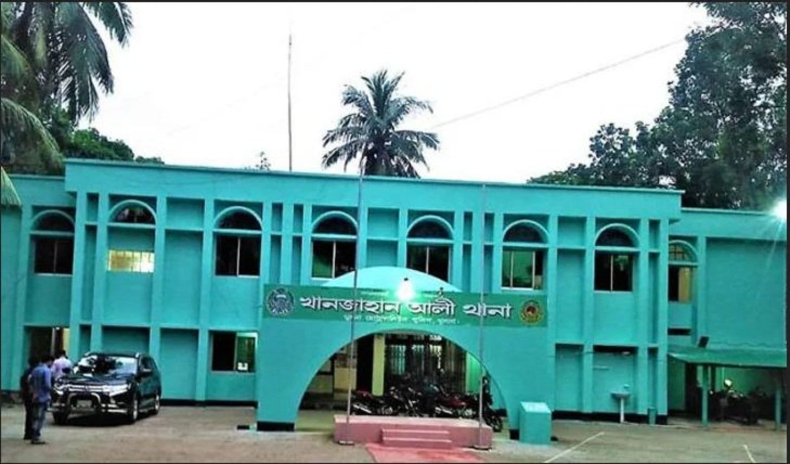 সাংবাদিক  বাবাকে না পেয়ে ১৬ বছরের ছেলেকে থানায় নেওয়ার অভিযোগ, খুলনায় পুলিশের ভূমিকা নিয়ে প্রশ্ন