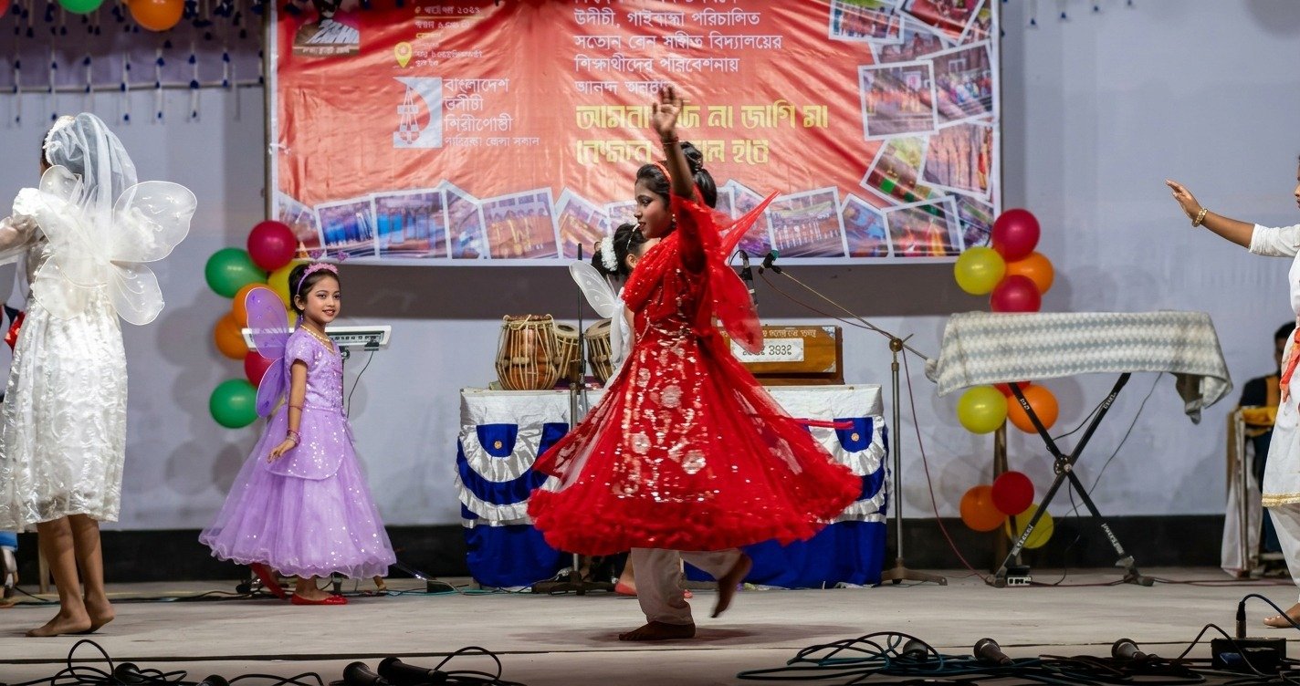 বড়োদের আসন শুধু দর্শকের, বিশ্ব শিশু দিবসের পুরো মঞ্চ ছিল শিশুদেরই দখলে