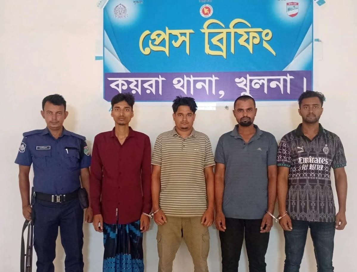 ‎কয়রায় নিষিদ্ধ সংগঠন ছাত্রলীগের তিন নেতা গ্রেফতার