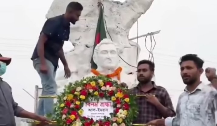 ভাস্কর্যে নিষিদ্ধ ছাত্রলীগের ঝটিকা পুষ্পস্তবক অর্পণ: নিরাপত্তা ব্যবস্থা নিয়ে প্রশ্ন
